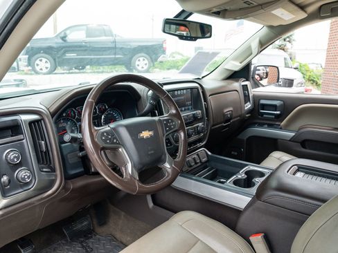 Used 2018 Chevrolet Silverado 1500 LTZ Z71 w/ LTZ Plus Package AWD/4WD image 15