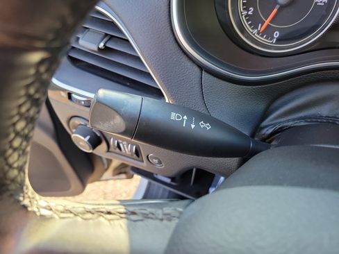 Used 2019 Jeep Cherokee Latitude Plus AWD/4WD image 26