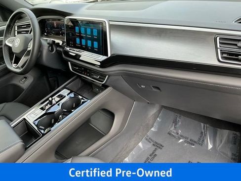 Used 2025 Volkswagen Atlas Cross Sport SE FWD image 23