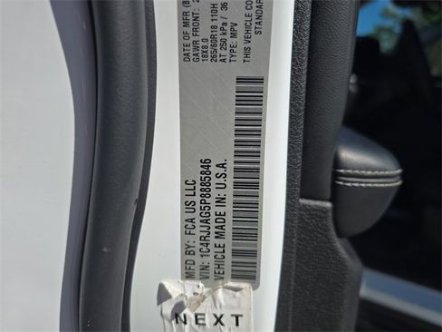 Certified 2023 Jeep Grand Cherokee L Laredo image 29