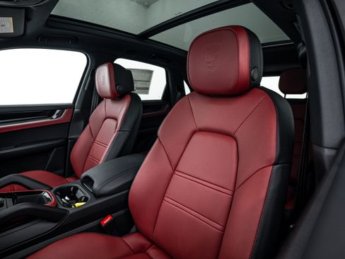 Certified 2026 Porsche Cayenne AWD/4WD image 20