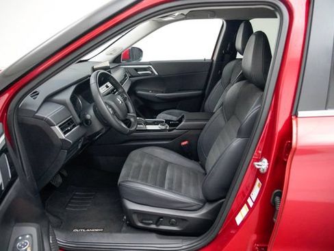 Used 2025 Mitsubishi Outlander SE AWD/4WD image 24