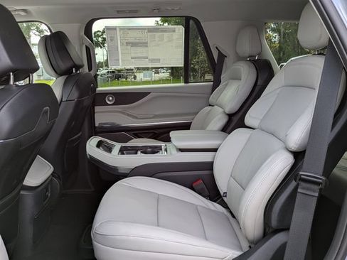 New 2026 Lincoln Navigator Reserve AWD/4WD image 14