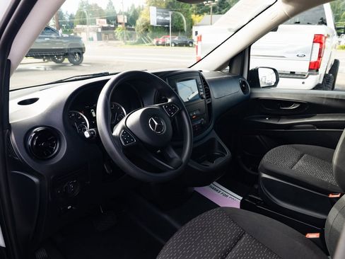 Used 2023 Mercedes-Benz Metris image 9