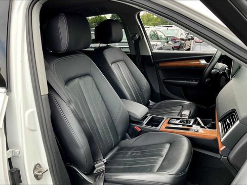 Used 2021 Audi Q5 Premium image 8