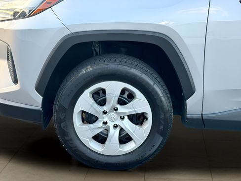 Used 2023 Toyota RAV4 LE FWD image 33