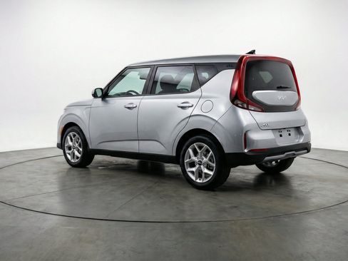 Used 2025 Kia Soul LX w/ LX Technology Package FWD image 6