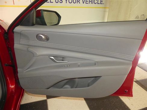 Used 2025 Hyundai Elantra SEL FWD image 27