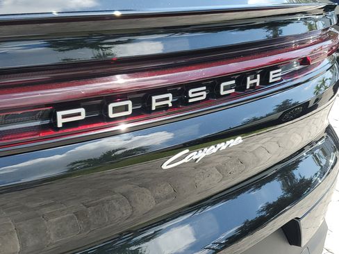 Used 2024 Porsche Cayenne Coupe AWD/4WD image 8