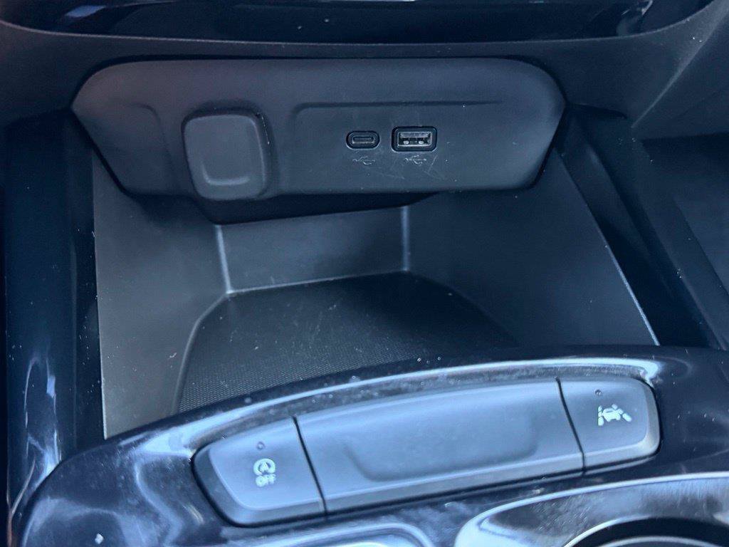 Used 2025 Chevrolet Trax LT FWD image 19