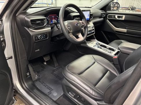 Used 2024 Ford Explorer XLT w/ Equipment Group 202A AWD/4WD image 11