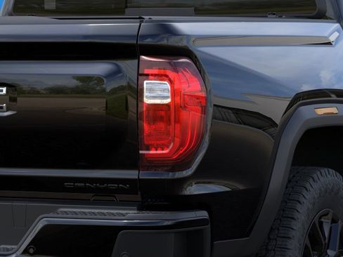 New 2026 GMC Canyon Denali w/ LPO, Denali Black Edition AWD/4WD image 13