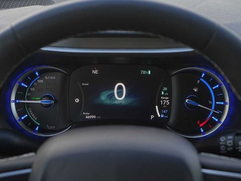 Used 2024 Chrysler Pacifica Limited FWD image 22