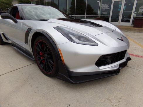 Used 2017 Chevrolet Corvette Z06 RWD image 3