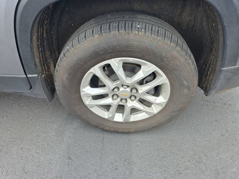 Used 2021 Chevrolet Traverse LS AWD/4WD image 9