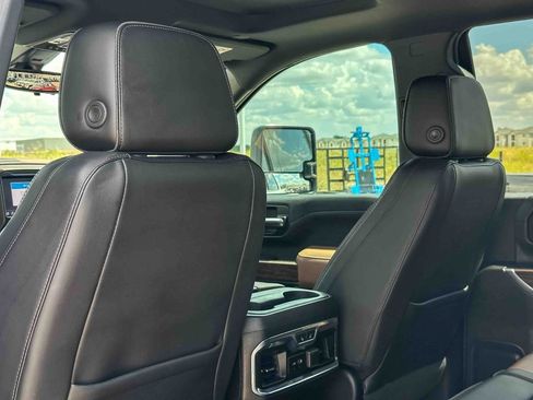 Used 2020 Chevrolet Silverado 2500 High Country w/ Z71 Off-Road Package AWD/4WD image 18