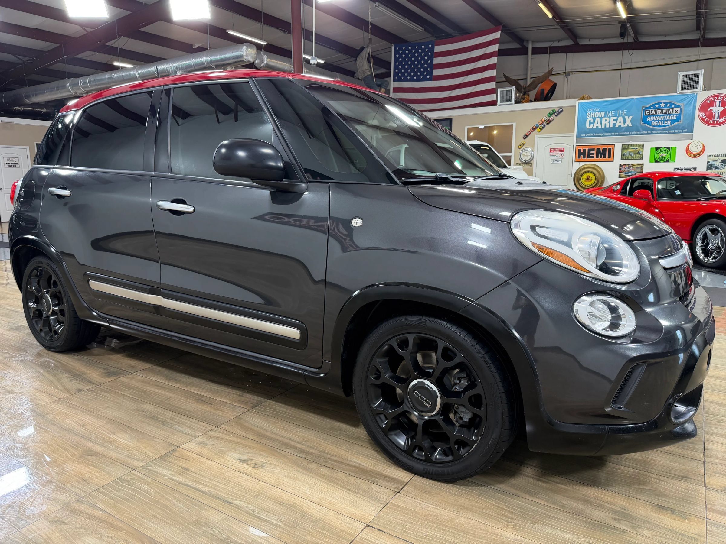 Used 2017 FIAT 500L Trekking w/ Dual-Pane Sunroof Package FWD image 4