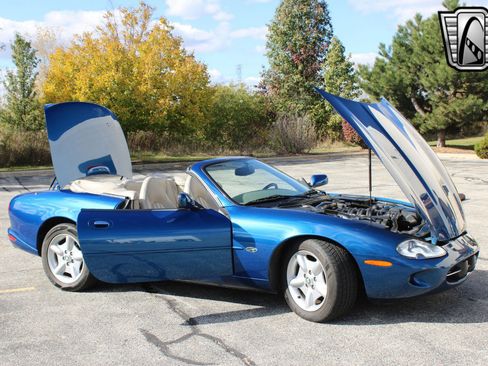 Used 1998 Jaguar XK8 Convertible image 22