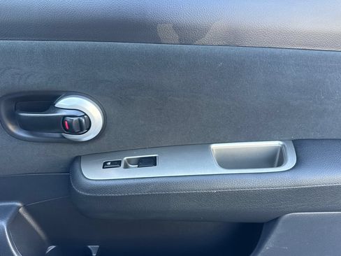 Used 2011 Nissan Versa 1.8 S FWD image 22