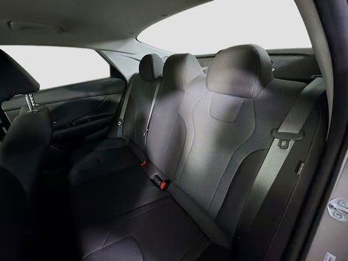 Used 2026 Hyundai Elantra SE FWD image 22
