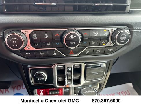 Used 2025 Jeep Gladiator Mojave w/ Steel Bumper Group image 18