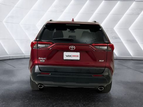 Used 2021 Toyota RAV4 XLE w/ Carpet Mat Package (TMS) FWD image 5