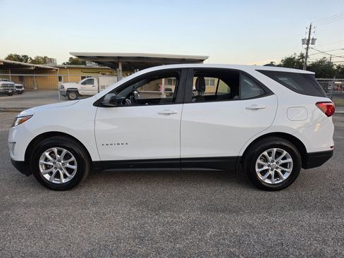 Used 2021 Chevrolet Equinox LS AWD/4WD image 4