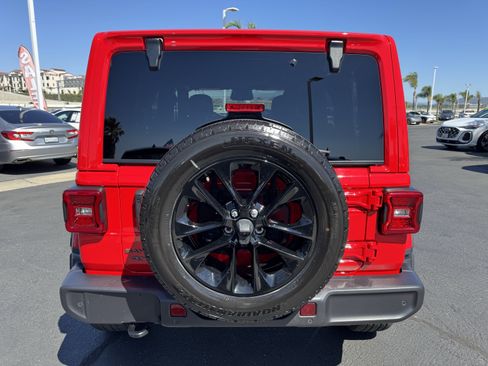 Used 2025 Jeep Wrangler Unlimited Sahara w/ Safety Group AWD/4WD image 9