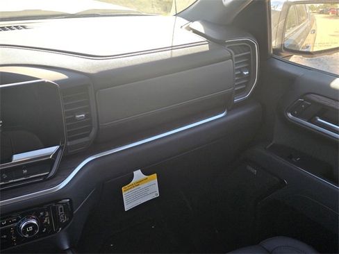 New 2026 GMC Sierra 1500 SLT image 16