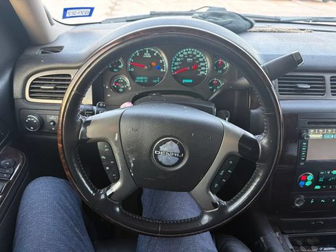 Used 2010 GMC Yukon Denali RWD image 27
