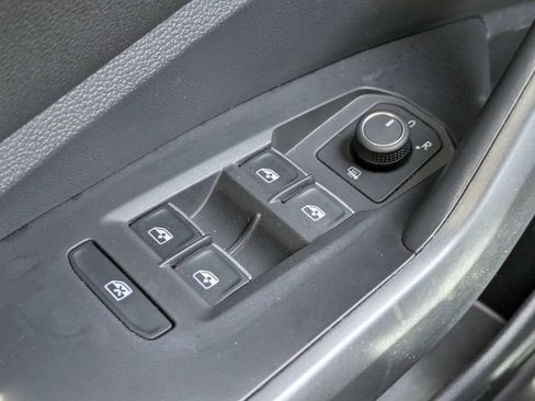 Certified 2022 Volkswagen Jetta S FWD image 29