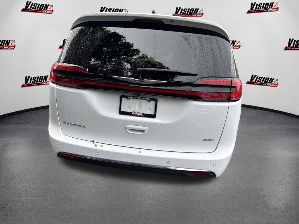 New 2026 Chrysler Pacifica Select AWD/4WD image 6