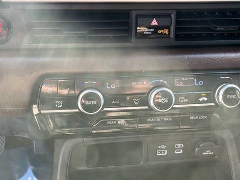 Used 2025 Honda Pilot Elite image 13