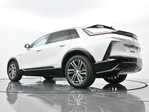 New 2025 Cadillac Lyriq Luxury image 17