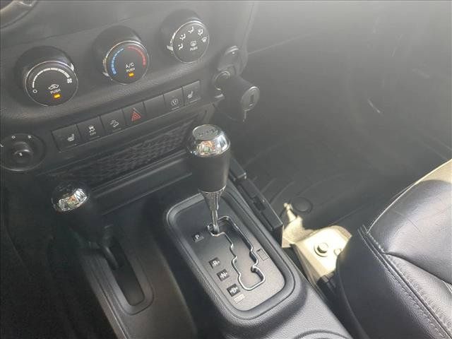 Used 2018 Jeep Wrangler Unlimited Sahara AWD/4WD image 12