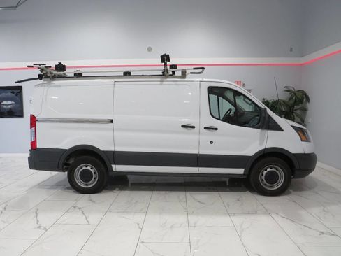 Used 2018 Ford Transit 250 130 Low Roof image 3