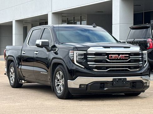 Used 2022 GMC Sierra 1500 SLT w/ SLT Convenience Package image 2
