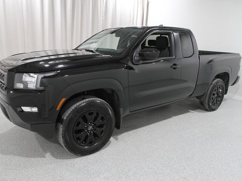 Used 2023 Nissan Frontier SV w/ SV Convenience Package image 3