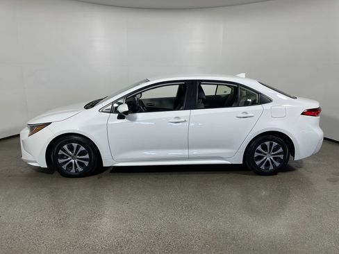 Certified 2022 Toyota Corolla LE w/ Carpet Mat Package (TMS) FWD image 6