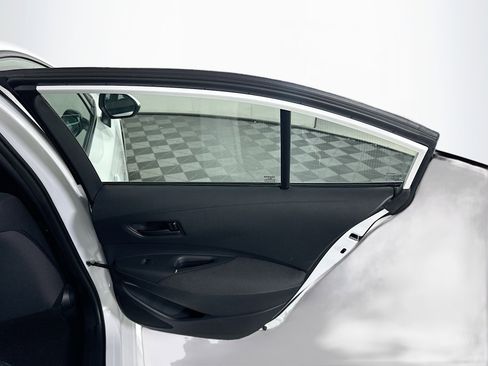 Used 2025 Toyota Corolla LE image 29