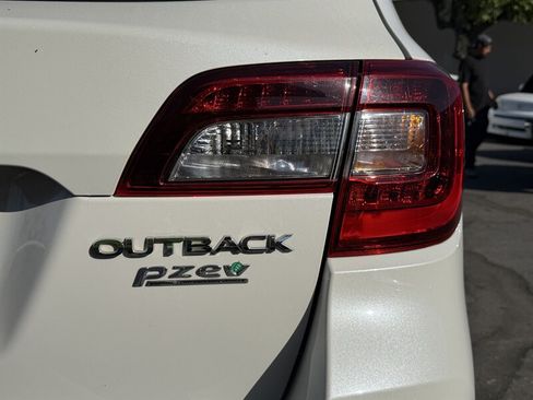 Used 2017 Subaru Outback 2.5i Limited AWD/4WD image 22