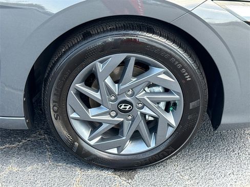 Used 2024 Hyundai Elantra SEL image 12