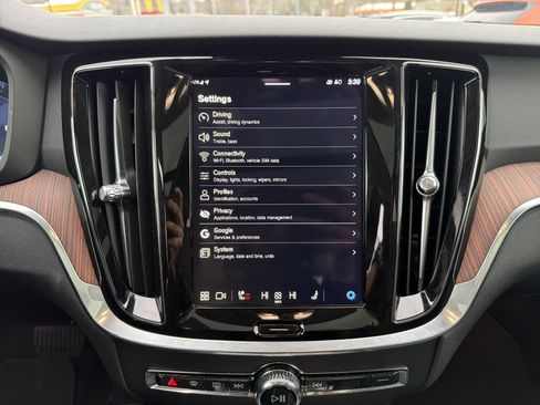 Certified 2025 Volvo V60 B5 Cross Country Plus AWD/4WD image 8