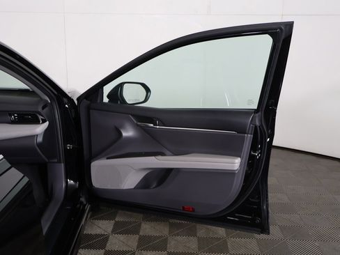 Used 2022 Toyota Camry SE image 16