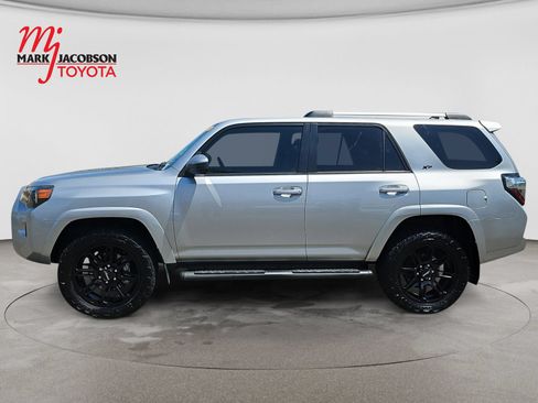 Used 2022 Toyota 4Runner SR5 AWD/4WD image 13