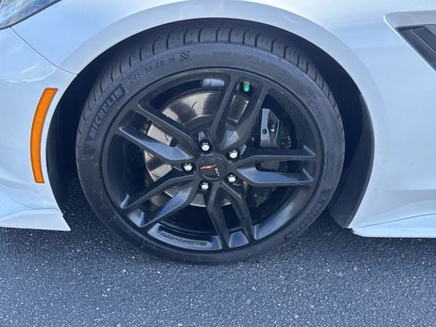 Used 2019 Chevrolet Corvette Stingray Coupe w/ Z51 1LT RWD image 9