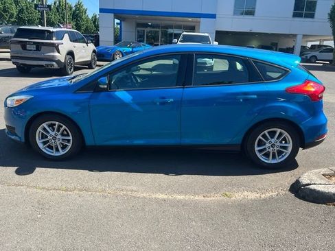 Used 2016 Ford Focus SE w/ SE Cold Weather Package FWD image 4