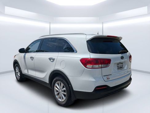 Used 2017 Kia Sorento FWD w/ LX Convenience Package image 5