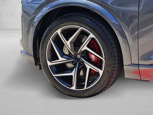 Certified 2025 Audi SQ6 e-tron Premium Plus w/ Premium Plus AWD/4WD image 9