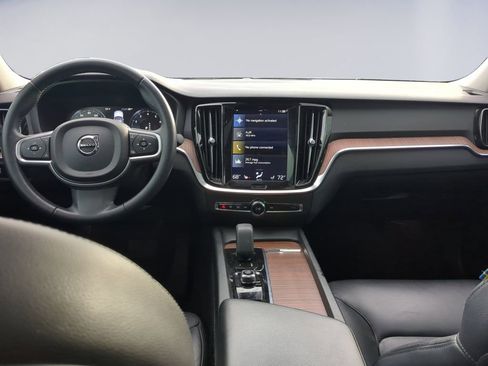 Used 2022 Volvo S60 B5 Momentum image 12